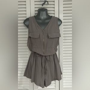 SHEIN shorts romper - gray- zip front- small